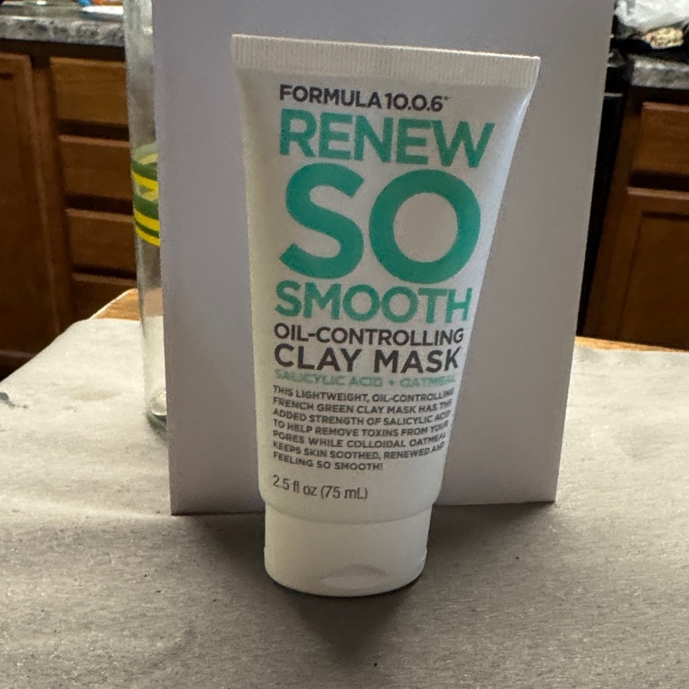 Formula 10.0.6 Renew Oil-Controlling Clay Mask - White and Teal